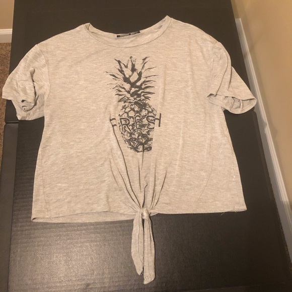 Fashion Nova pineapple tee - Picture 2 of 3